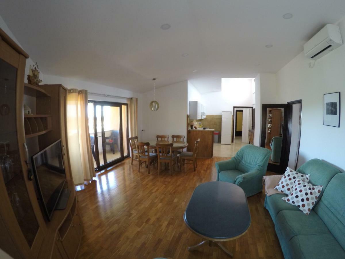 Apartman Koralj Apartment Pula Exterior photo